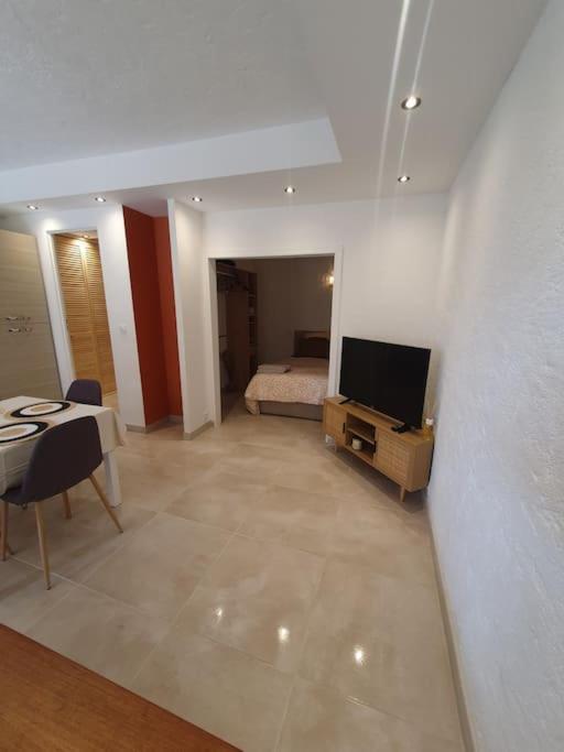 Appartement 30 M De La Plage Grimaud Exterior photo